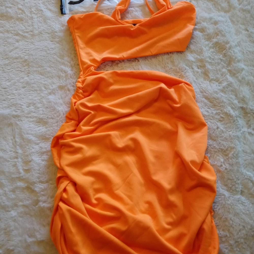 SHEIN BACKLESS RUCHED CUT OUT - Picture 10 of 11